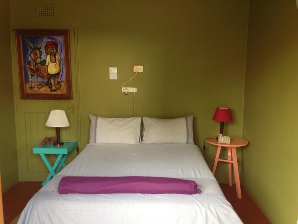 Port Saint Johnʼs Jungle Monkey Backpackersホステル 部屋 写真