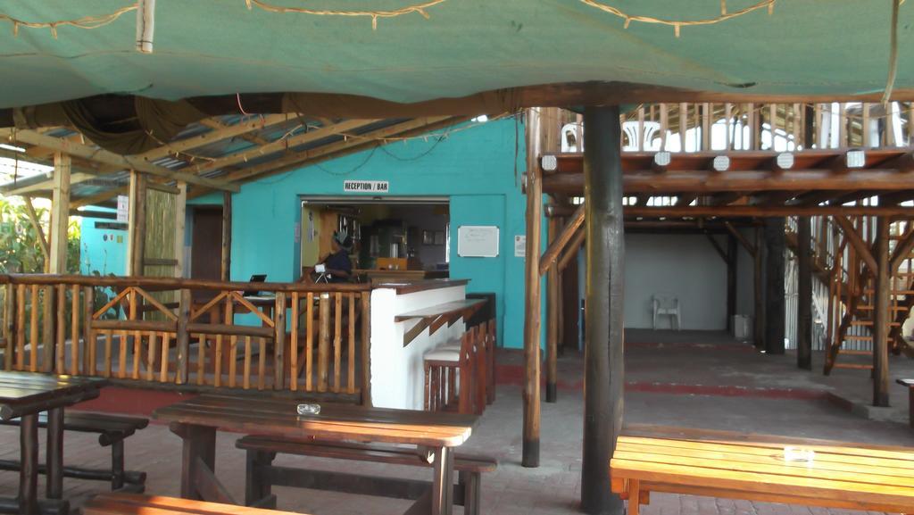 Port Saint Johnʼs Jungle Monkey Backpackersホステル エクステリア 写真
